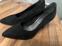 Tamaris Pumps mit Absatz Gr. 37 NEU Hessen - Buseck Vorschau