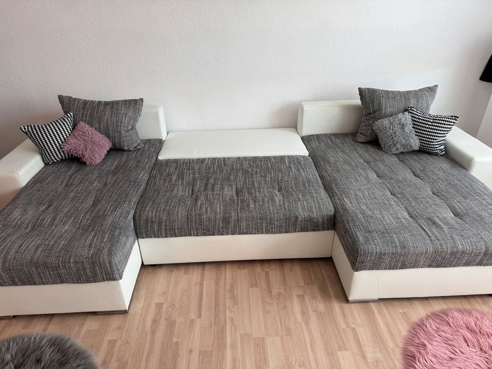 Wohnlandschaft / Couch mit Schlaffunktion in Aachen