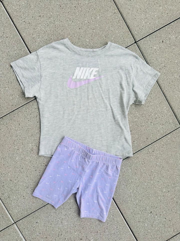 Nike#Gr.116#shirt#short#kurze#hose#lila#grau#set#sportkleidung in Stuttgart