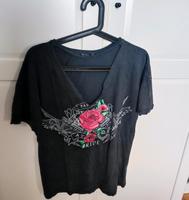 T-Shirt mit V-Ausschnitt und Stickerei von Bershka Eimsbüttel - Hamburg Eimsbüttel (Stadtteil) Vorschau