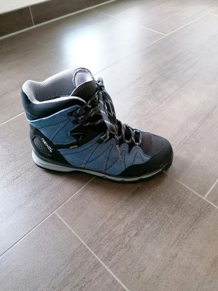 Meindl Wanderschuhe Damen Größe 40 in Moosthenning