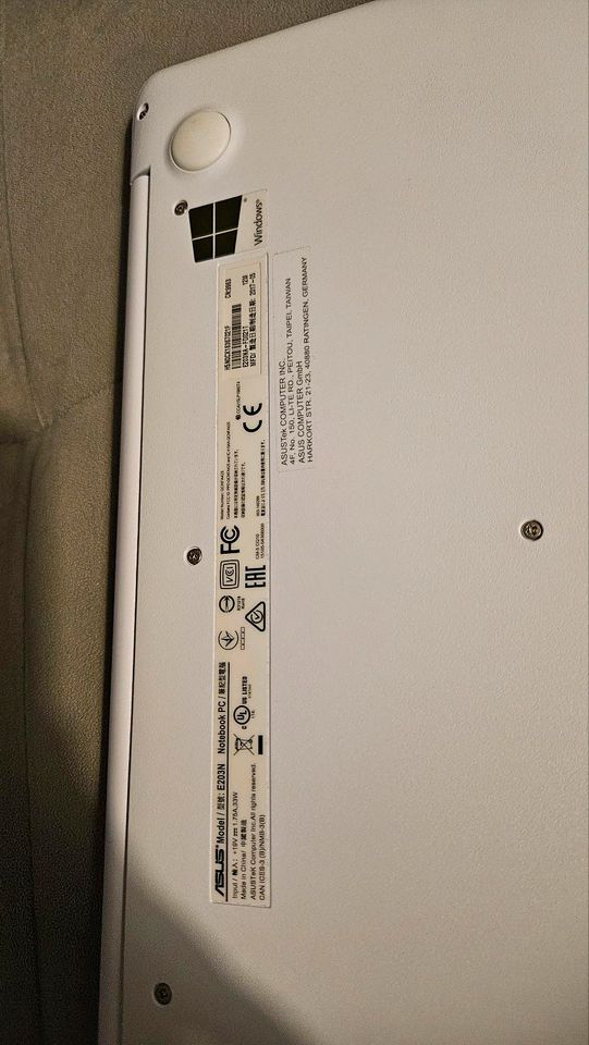 Asus E203N weiß in Puchheim