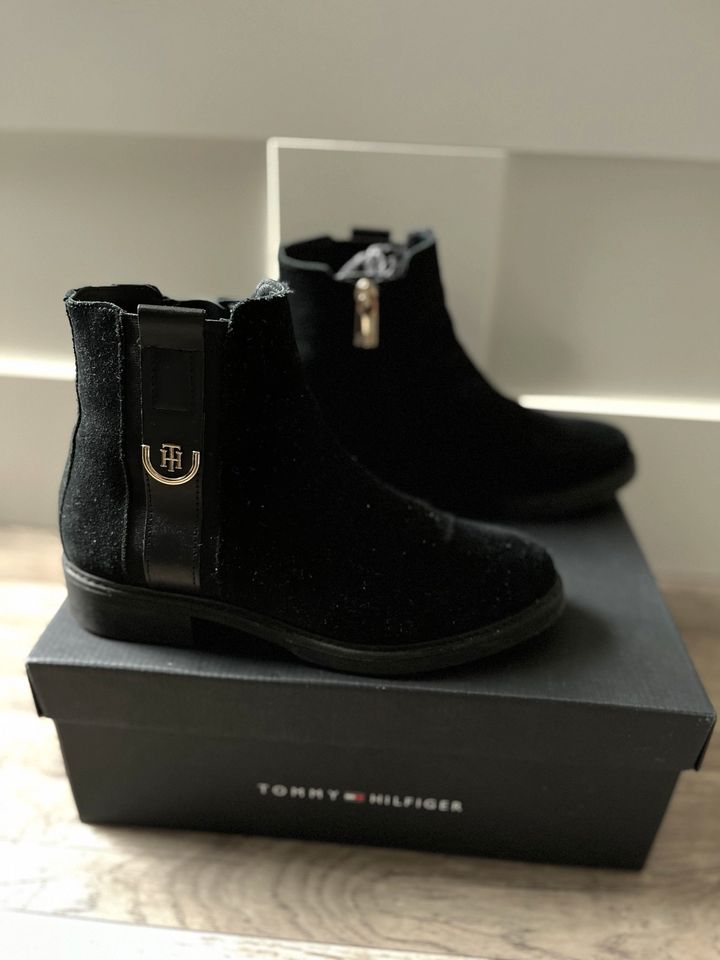 Tommy Hilfiger Stiefel Boots Leder Suede 36 in Göttingen