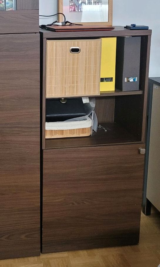 Wohnzimmer Kombination Ikea Besta in Schwarzbraun mit Vitrine in Ilvesheim