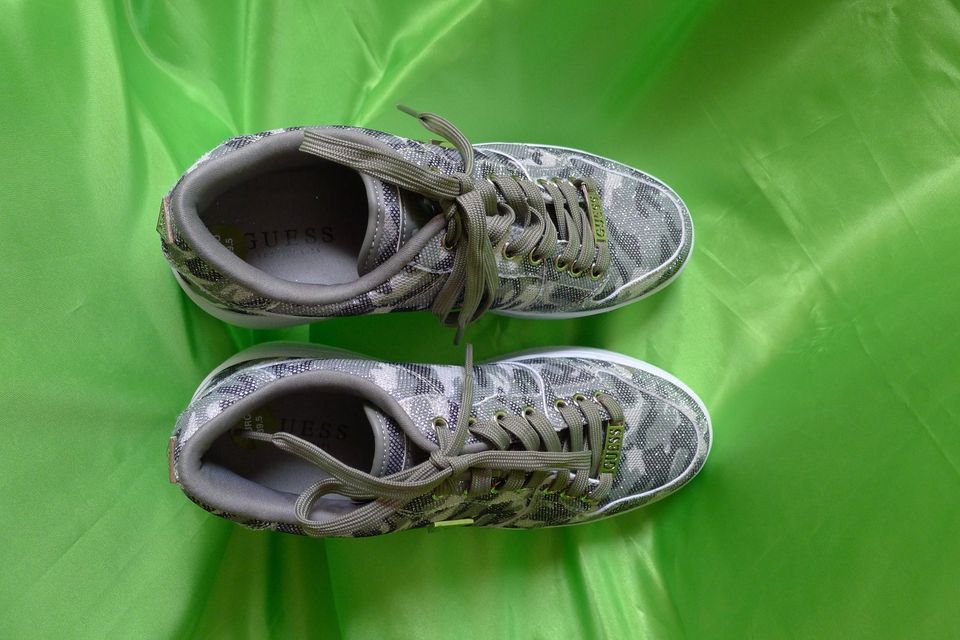 GUESS Los Angeles Sneakers mit Glitzer Gr. 39,5(8,5) UVP 129,-€ N in Bietigheim-Bissingen