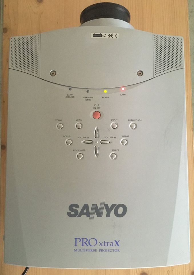 Sanyo PLC-XP46 Projektor/Beamer mit 4100 Lumen in Villingen-Schwenningen