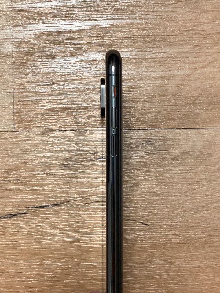 iPhone XS 64 GB Space Grey in Halle