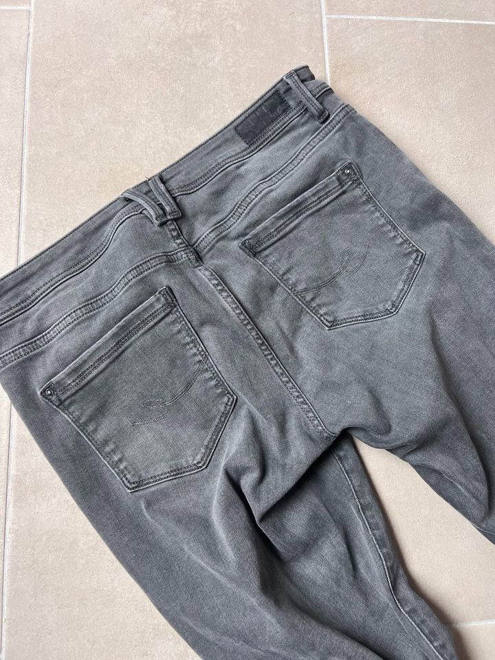 Edc Jeans Low Skinny Fit in Gr. 31/32 in Wiesbaden