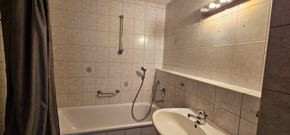 Zauberhafte 3 Zi.-DG-Wohnung mit zusätzlichem Spitzboden in Wiernsheim in Wiernsheim