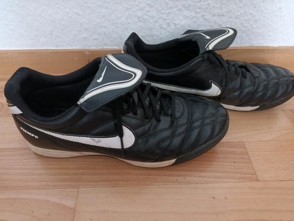 Nike Schuhe, Sportschuhe Größe 41 in Magdeburg