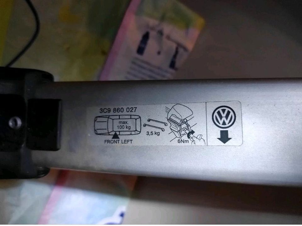 Dachgepäckträger Grundträger Tragstab VW Passat Golf Schlüssel. in Berlin