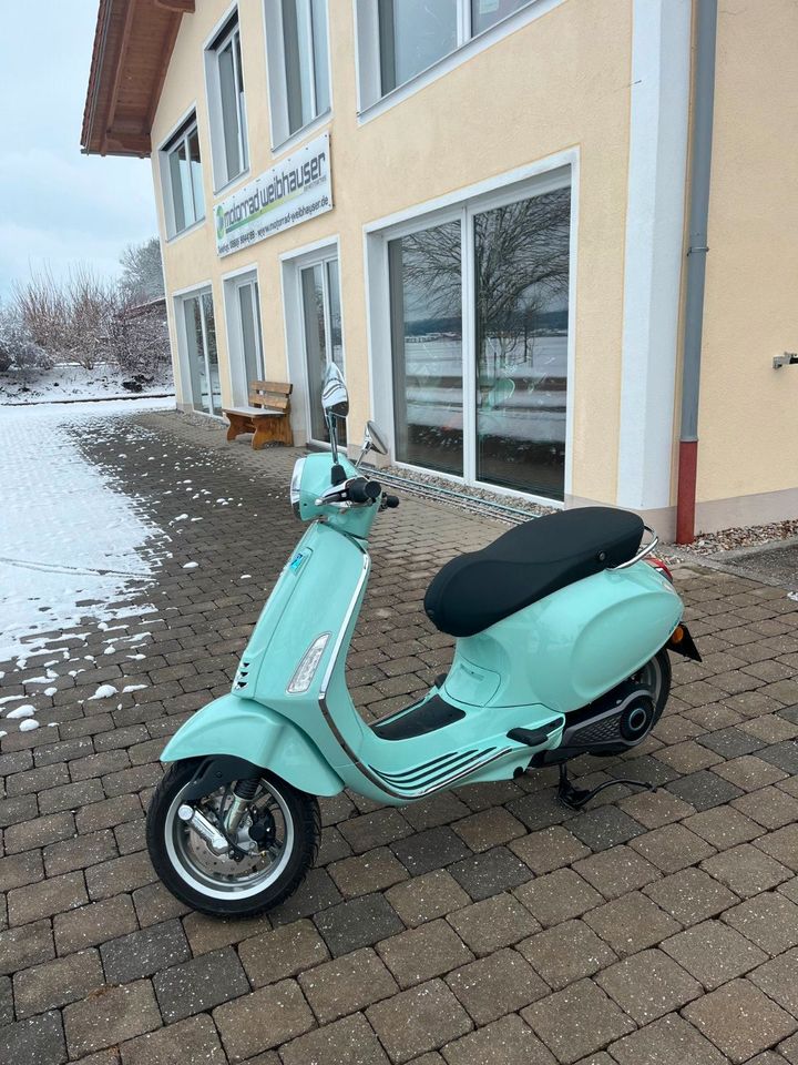 Vespa Primavera Electric 45km/h mod24 3,7PS in Petting