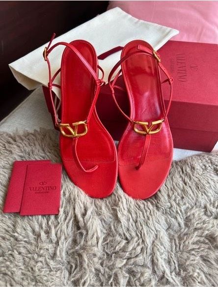 Orig. Valentino Garavani V Logo Sandalen Fullset Rot Gold 36 36,5 in Hamburg