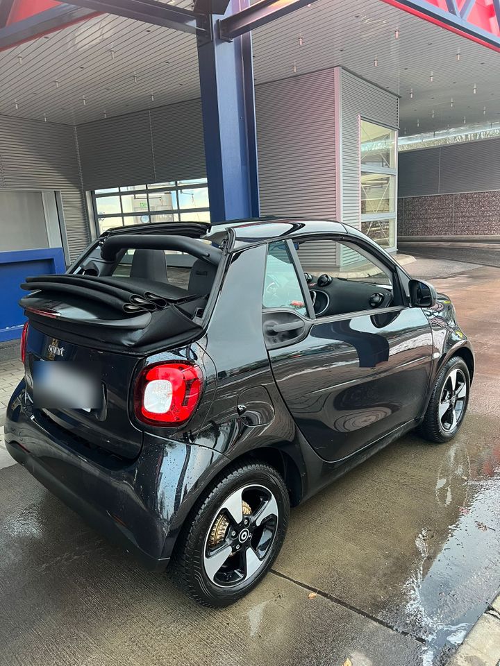 Smart for Two - Electric Cabrio - schwarz - 27000km-Top Zustand in Hamburg