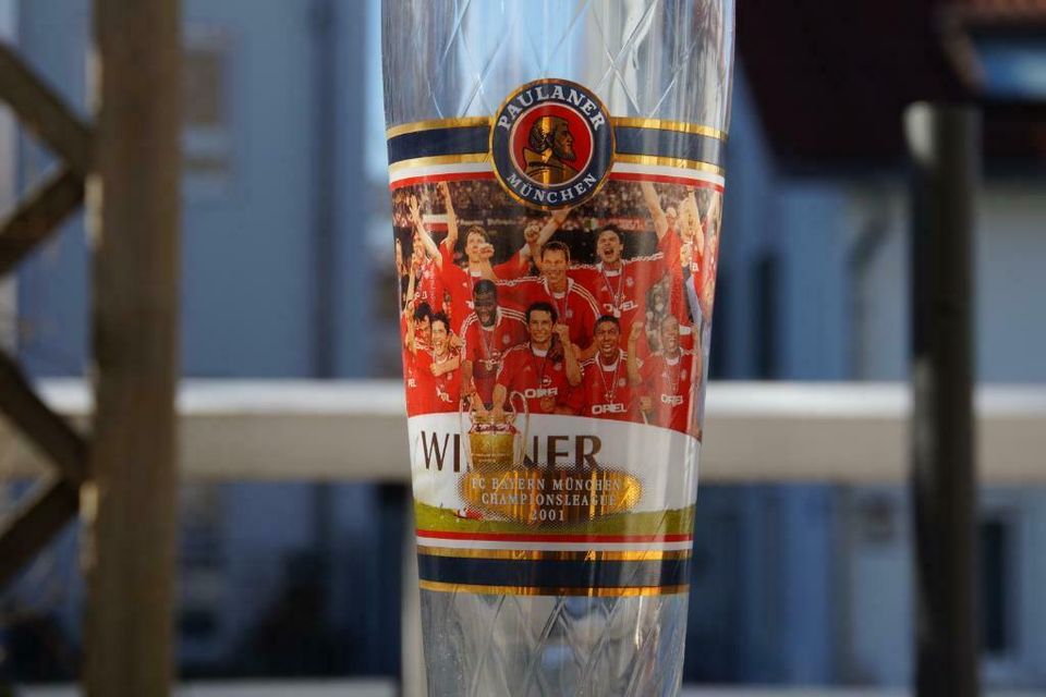 FC Bayern München Paulaner Weißbierglas UEFA 2001 in Filderstadt