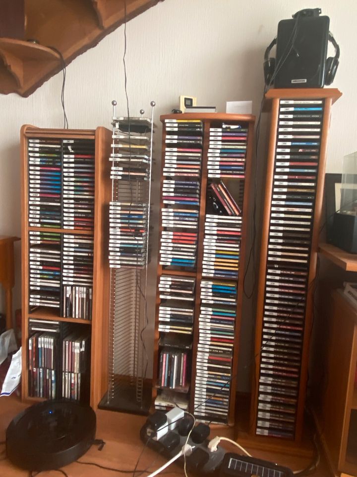 Diverse CD“s und CD-Ständer als Paket in Kramerhof