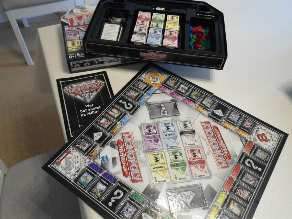 Monopoly Millionär in einem sehr guten Zustand, nur  1x gespielt in Höchstadt