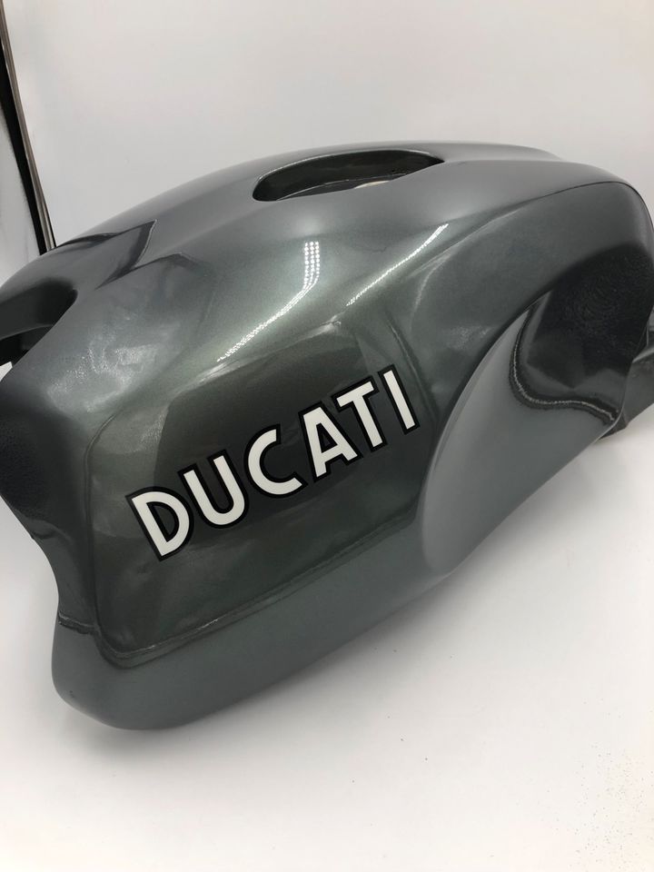 Ducati GT 1000 Tank Kraftstofftank Grau * 58611631AF * gebraucht in Braunschweig