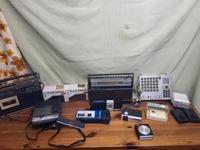 Konvolut alter Radios, Wecker, Zubehör DDR Niedersachsen - Bad Rothenfelde Vorschau