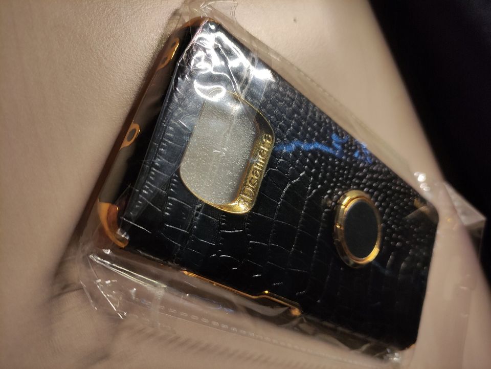 Xiaomi Poco X3 NFC Hülle, Cover, schwarz + gold in Hünfelden