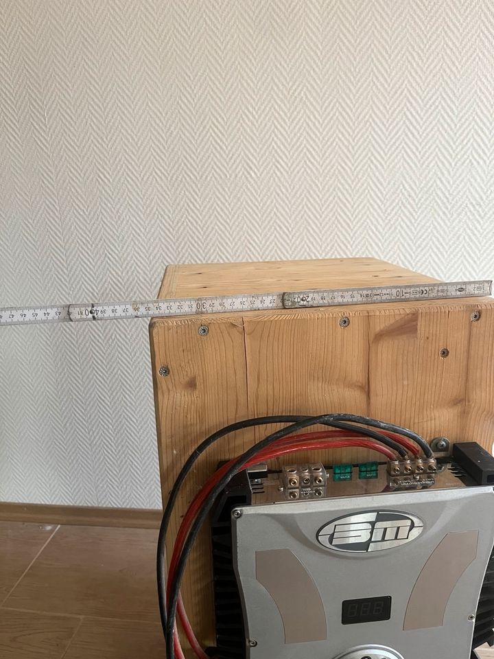 Bass Box mit Verstärker in Appenweier