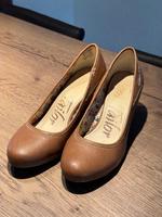 Tom Taylor Damenschuhe Pumps Leder braun Gr. 40 wie NEU Essen - Essen-Kettwig Vorschau