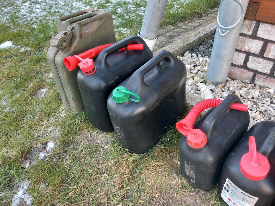 Benzinkanister Dieselkanister Kanister 20 L 10 L 5 L Auto in Bergen auf Rügen
