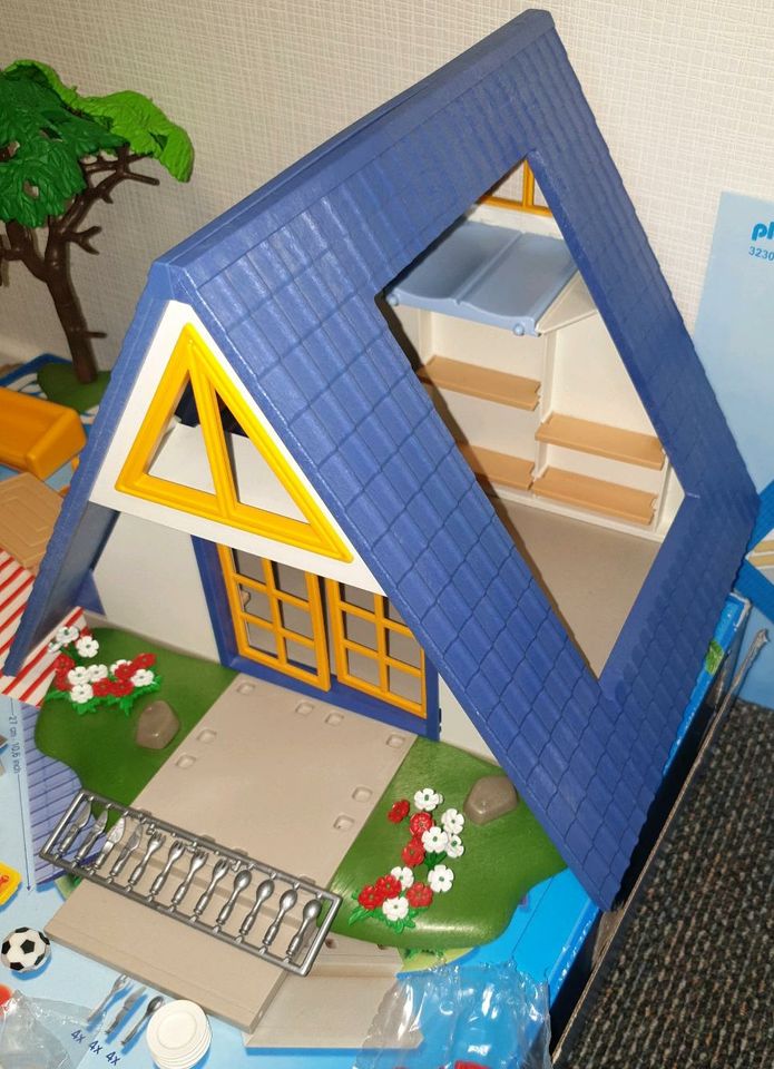 Playmobil 3230 Ferienhaus vollständig mit Karton in Oldenburg