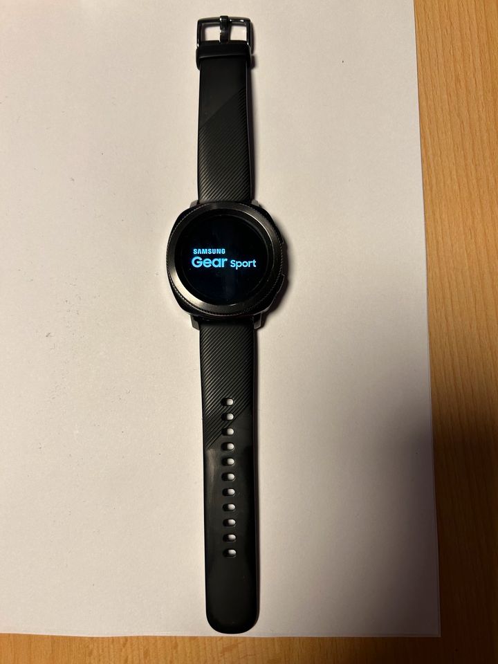 Samsung gear Sport SM R600 smartwatch in Troisdorf