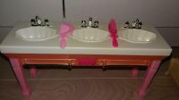 Barbie Waschtisch mit  3 Waschbecken, Wanne /Bett  Toilette Baden-Württemberg - Schramberg Vorschau