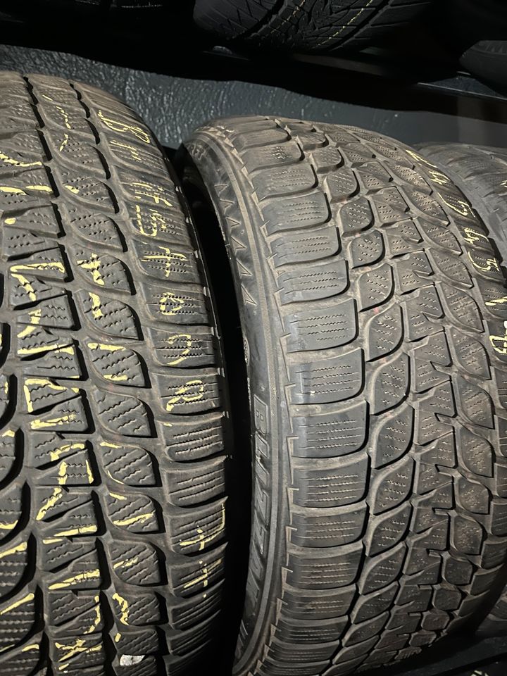 Neuwertige Gebrauchtreifen 245 45 r18 Bridgestone Winterreifen in Schwieberdingen