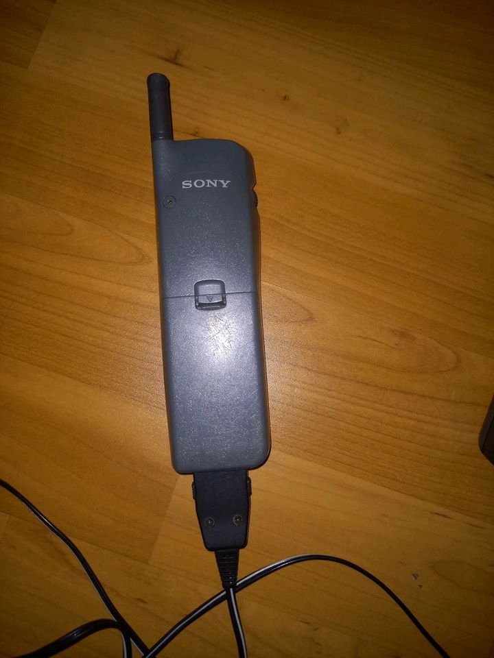 SONY CMD CD 5 HANDY SILBER MIT AKKU u. LADEGERÄT in Senden