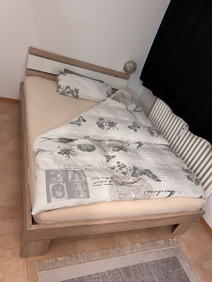 Schlafzimmer Bett -> 140x200 mit Lattenroste ohne Matratzen in Berlin