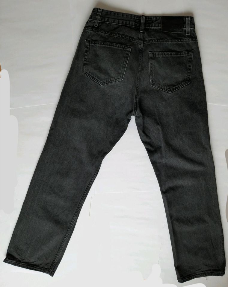 Schwarze Straight Leg Jeans in Linden