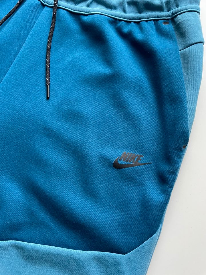 Neue Nike Tech Fleece Jogginghose in XL blau in Leverkusen