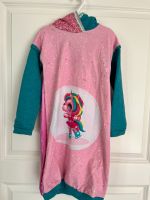 selbstgenähtes Hoodie-Kleid "Einhorn" Gr. 122/128 mit Stulpen Niedersachsen - Wendisch Evern Vorschau