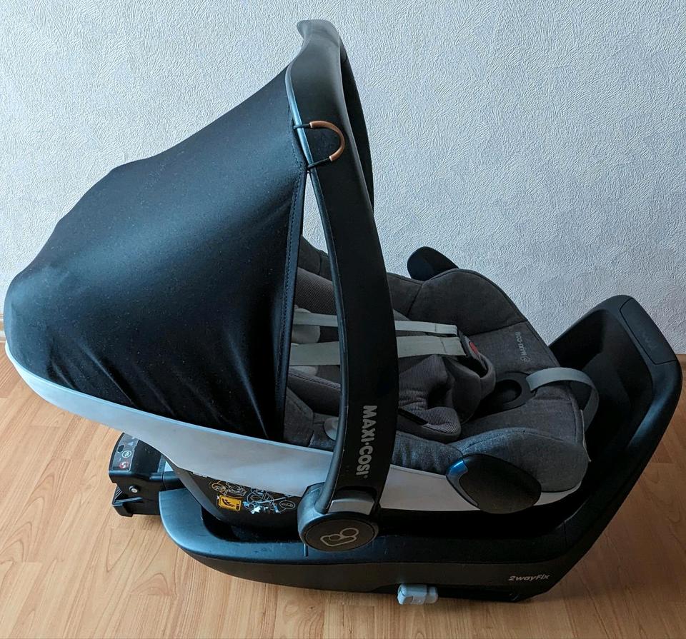 MaxiCosi Pepple Plus Kindersitz + Isofix Basisstation in Mihla