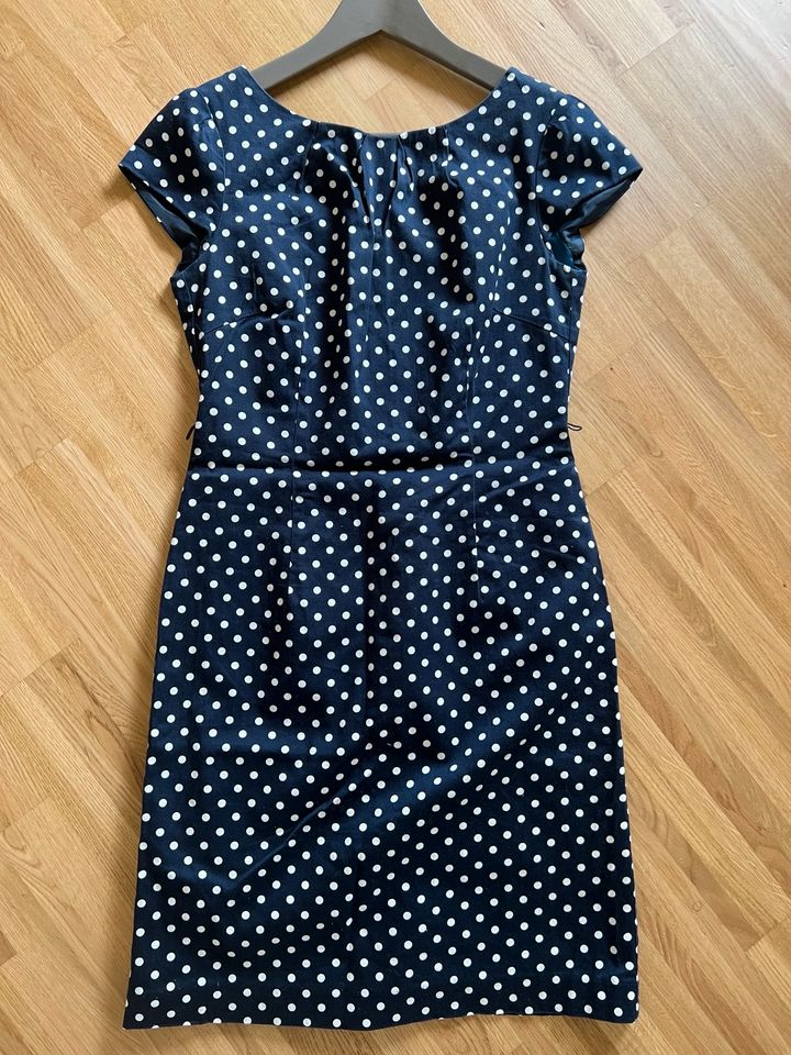 Etui-Kleid mit Polka-Dots von Comma Größe 36 in Nürnberg (Mittelfr)