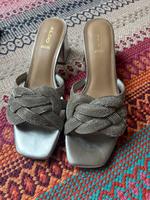 Aldo pumps Schlappen 41 grau Silber Glitzer Nordrhein-Westfalen - Neuss Vorschau