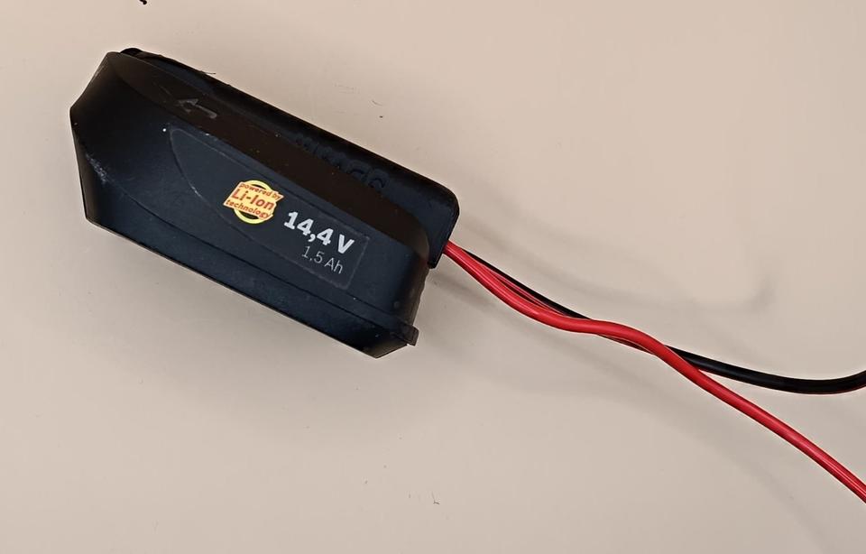 DIY Akku Adapter für Bosch Home 14,4V / 18V /Gardena 18V Alliance in Zöschingen