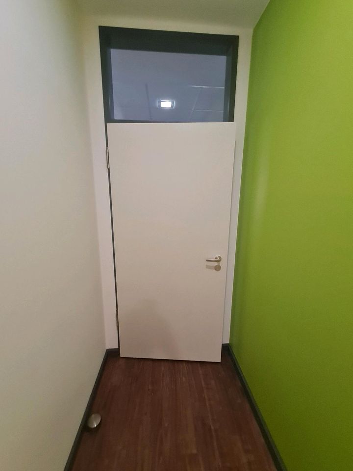 Konvolut Türblätter Schallschutztüren mit Zargen und Oberlicht in Bremen
