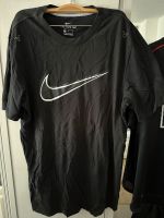 Nike T-Shirt mit grossen Nike swoosh Emblem Nordrhein-Westfalen - Grevenbroich Vorschau