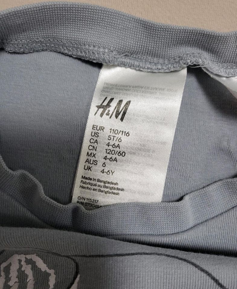 H&M pyjama gr 110/116 in Dinslaken