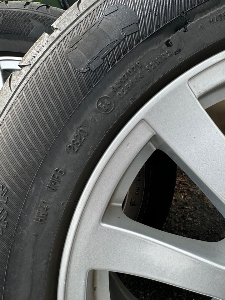 Winterreifen 225/60 R17 in Vellmar