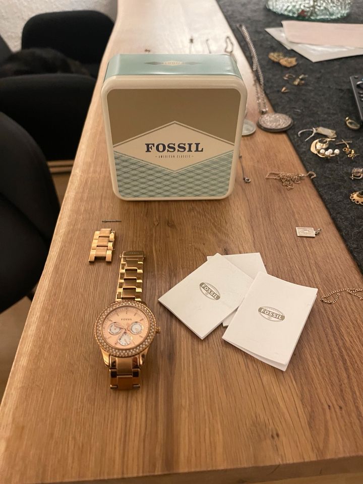 Fossil Damenuhr Uhr in Berlin