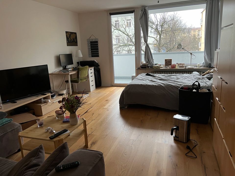 ILIEV IMMOBILIEN: Möbliertes und schönes WG-Zimmer mit Balkon in SCHWABING / NÄHE HOHENZOLLERNPLATZ in München