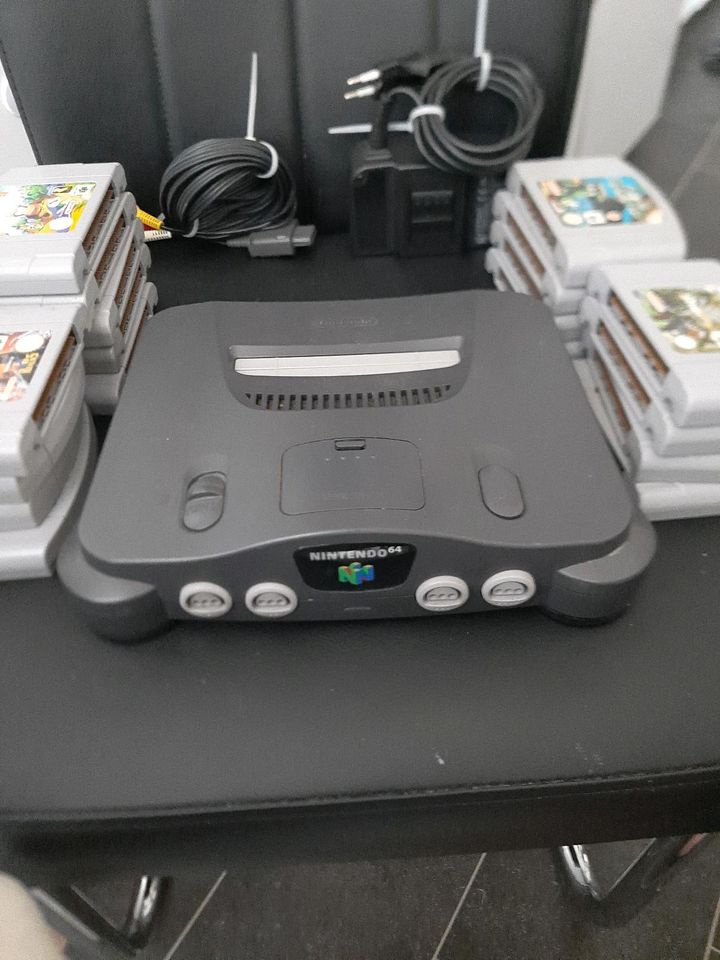 Nintendo 64 Konsole mit spiele und Controller in München