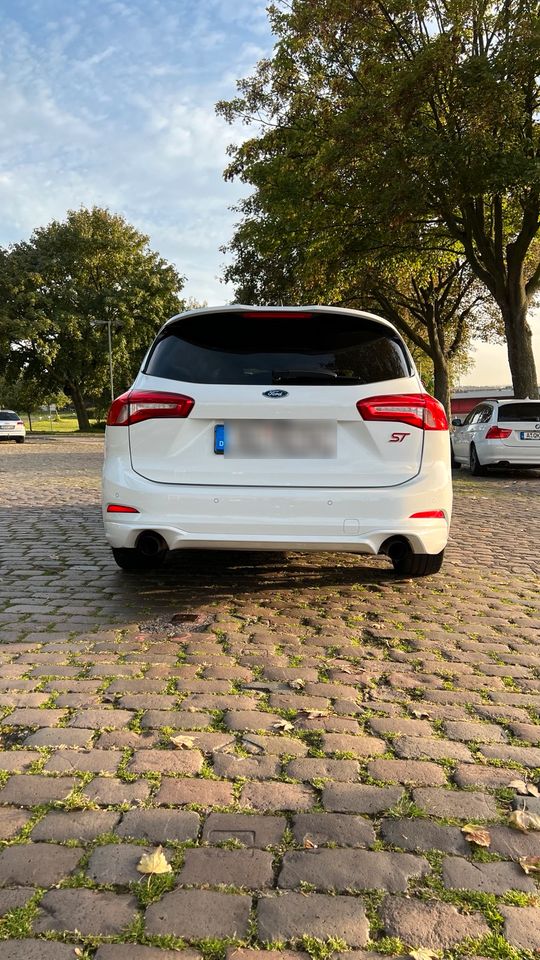 Ford Focus ST Turnier MK4 in Duisburg