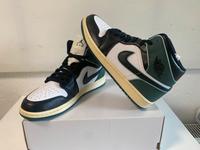 Nike Air Jordan 1 MID Schuhe Sneaker Gr. 42 NEU Nordrhein-Westfalen - Kerpen Vorschau