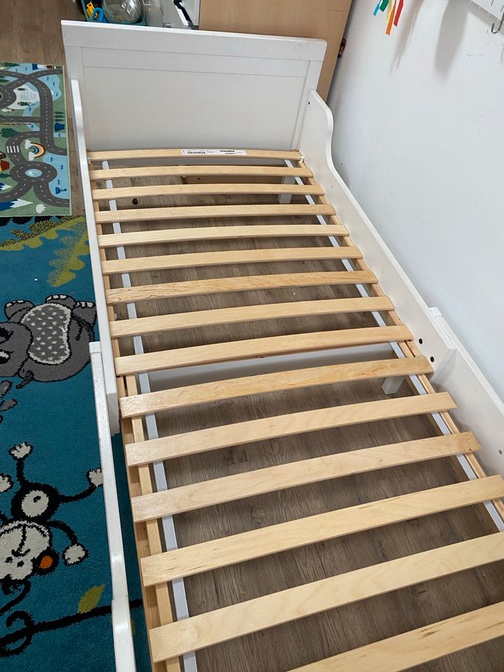 Ikea SUNDVIK Kinderbett ausziehbar, weiß, 80x200 cm mit Matratze in Oberursel (Taunus)